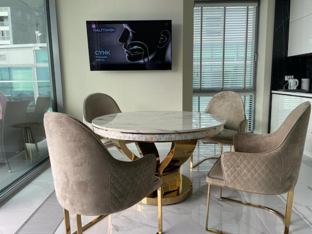 Apartament Faltom 26 Yacht Park Z Tarasem กดิเนีย ภายนอก รูปภาพ